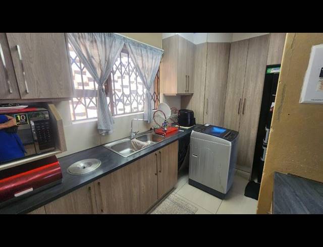 2 BEDROOM TOWNHOUSE FOR SALE IN GLENVISTA